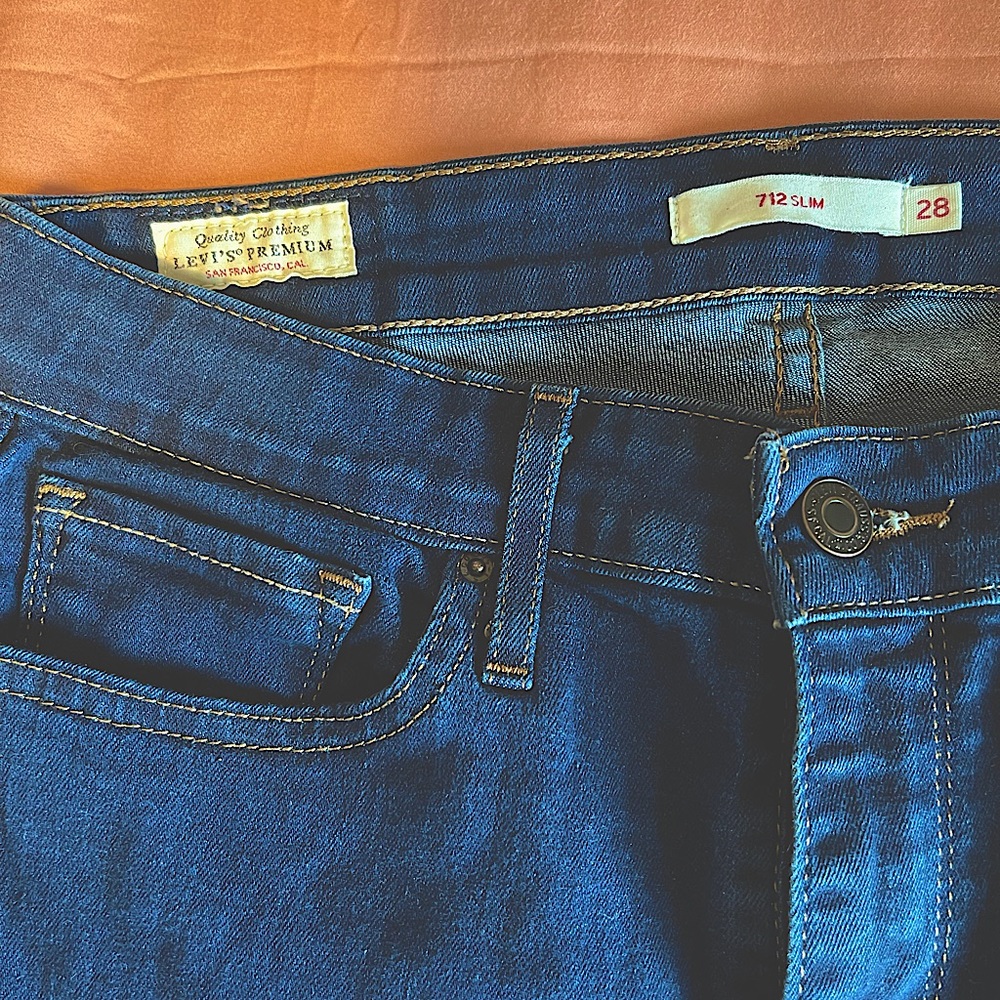 Levi Dark Wash 712 Slim Jeans